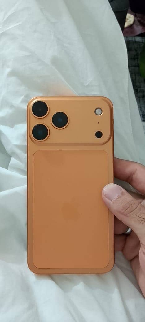 Apple iPhone 17 Pro Max 4