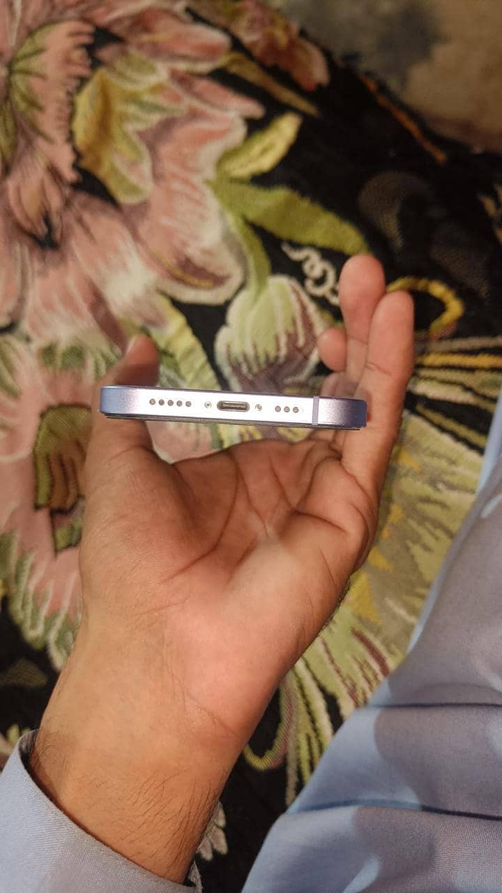 Apple iPhone 12 4