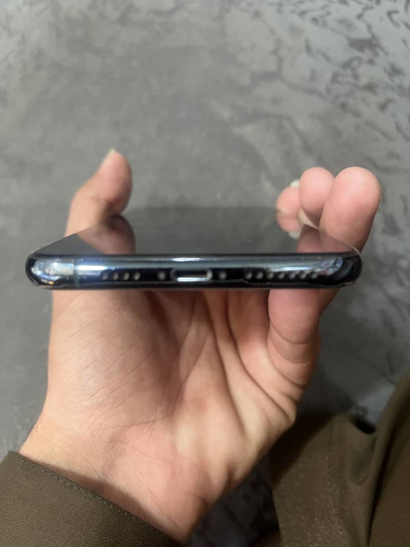 Apple iPhone 11 Pro Max 2