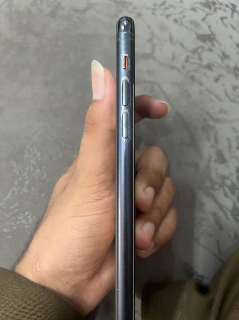 Apple iPhone 11 Pro Max 4