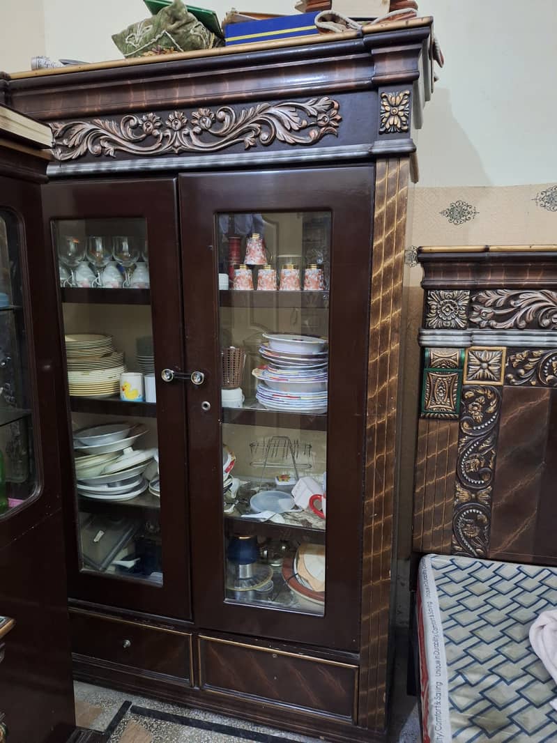 Showcase and dressing table 2