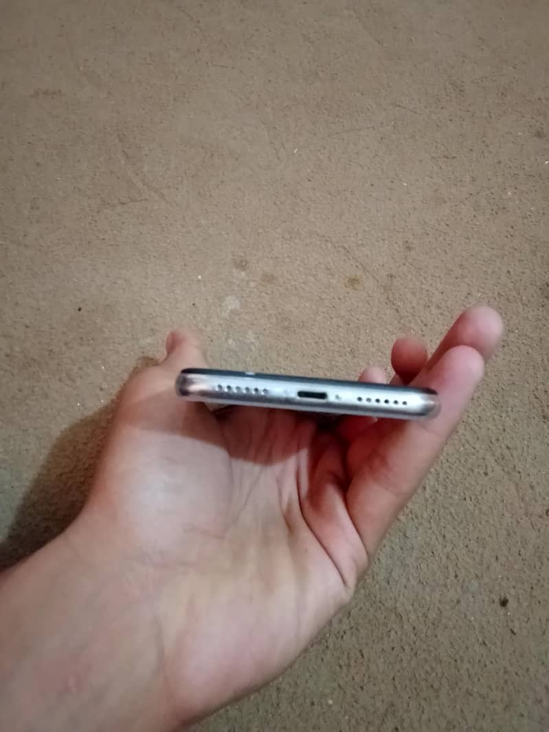 Apple iPhone X 4