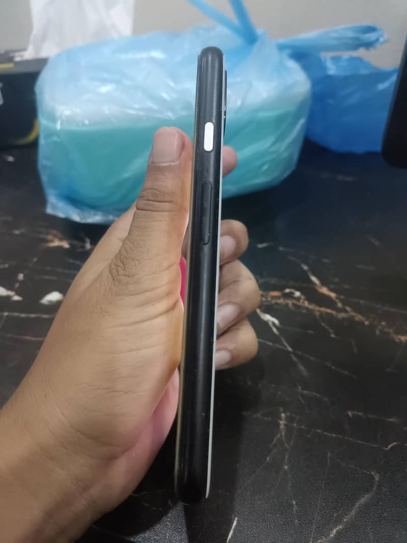 Google Pixel 4 3