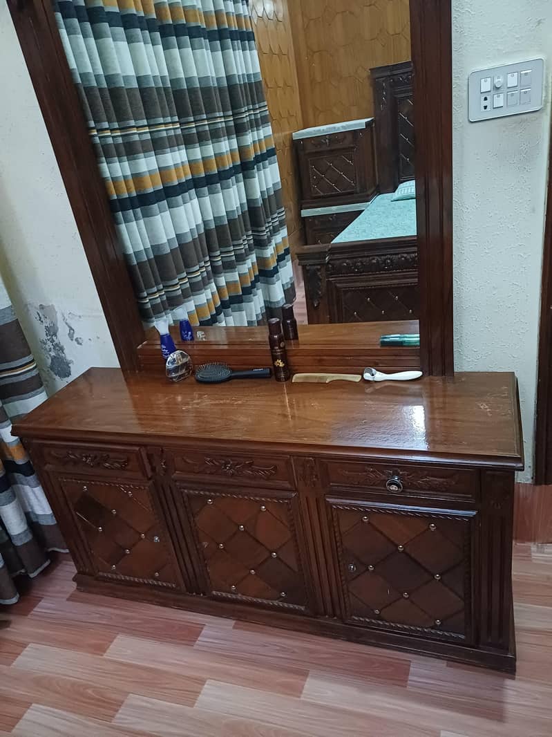Dressing Table 0