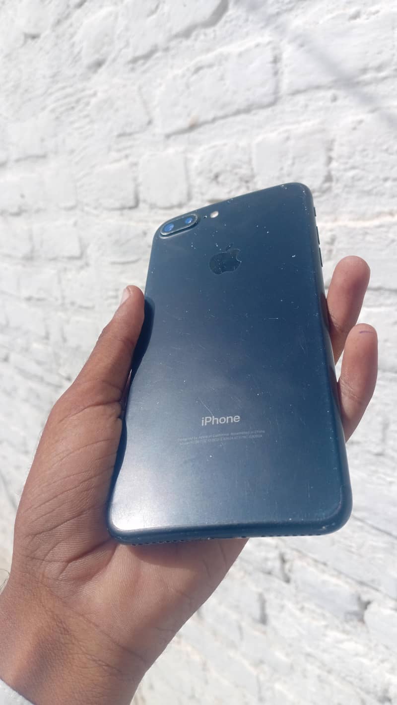 Apple iPhone 7 Plus 1