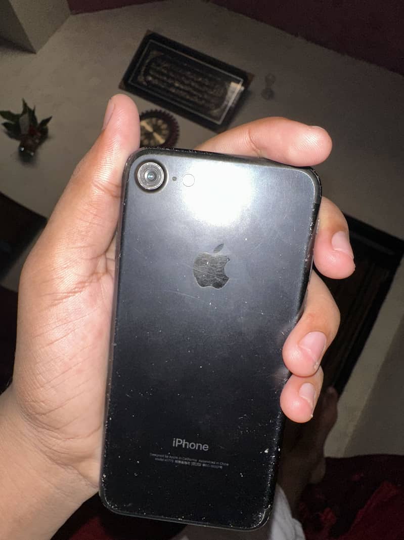 Apple iPhone 7 0