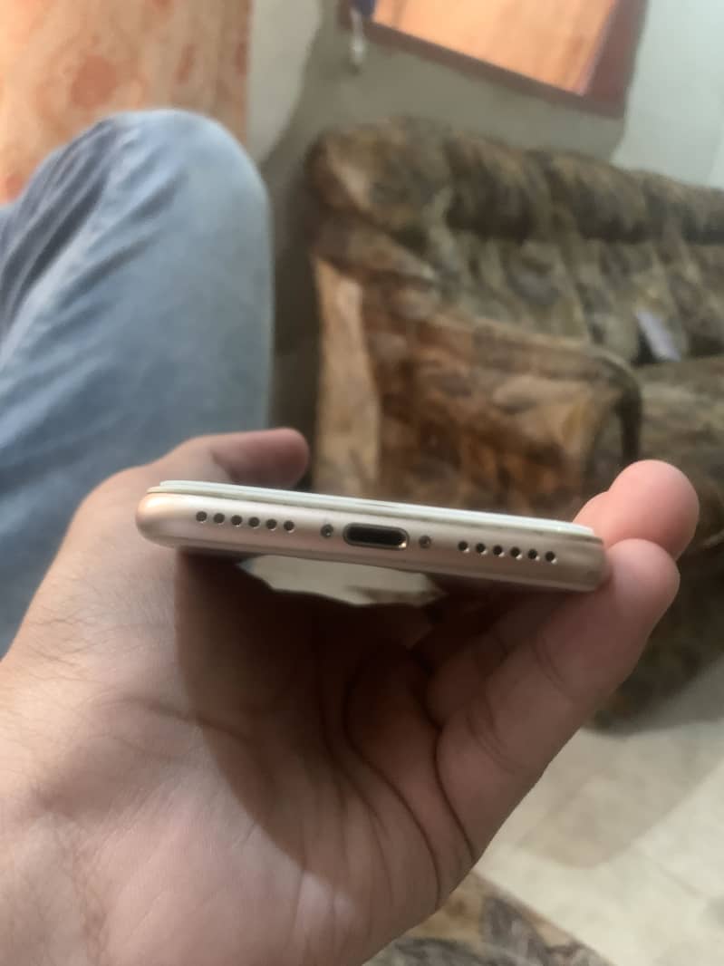 Apple iPhone 8 4