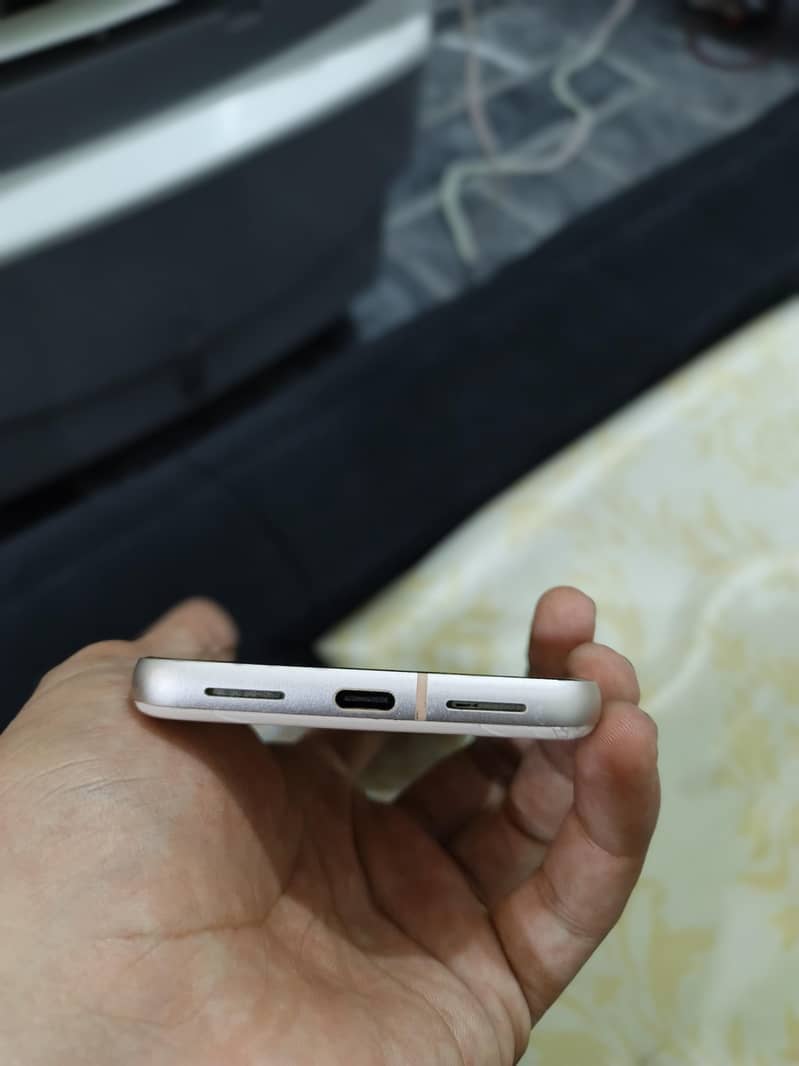 Google Pixel 8 4