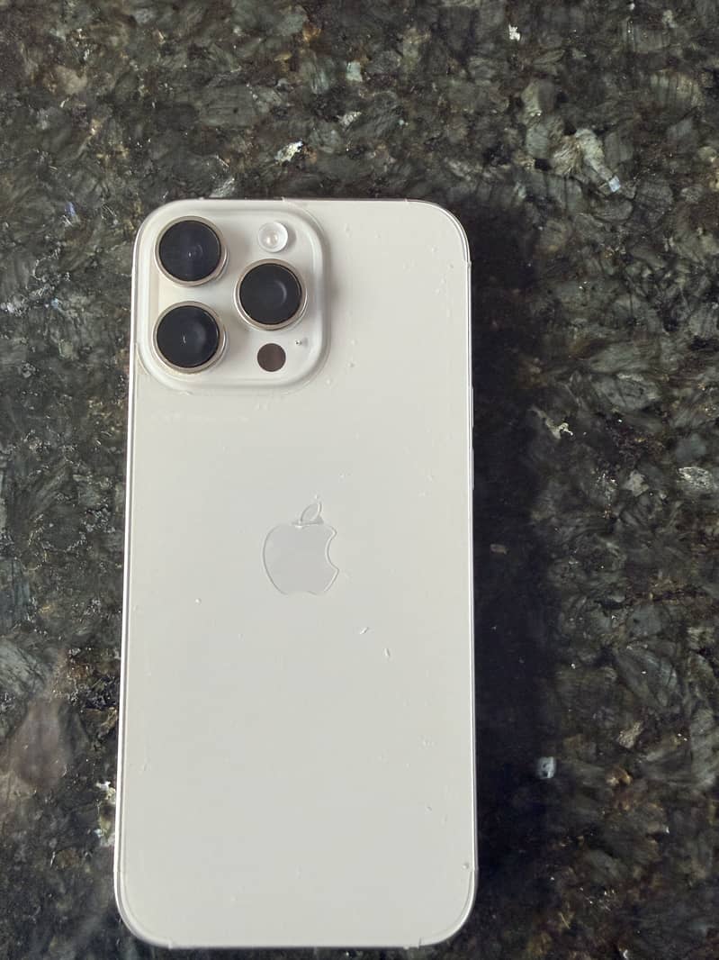Apple iPhone 16 Pro Max 2