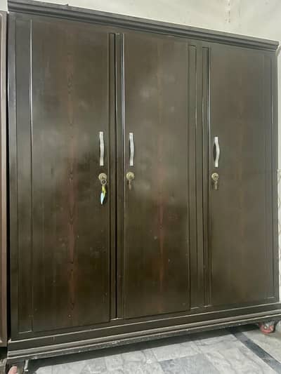 3 Door Almari with wheels for sale, Big Cupboard for large storage