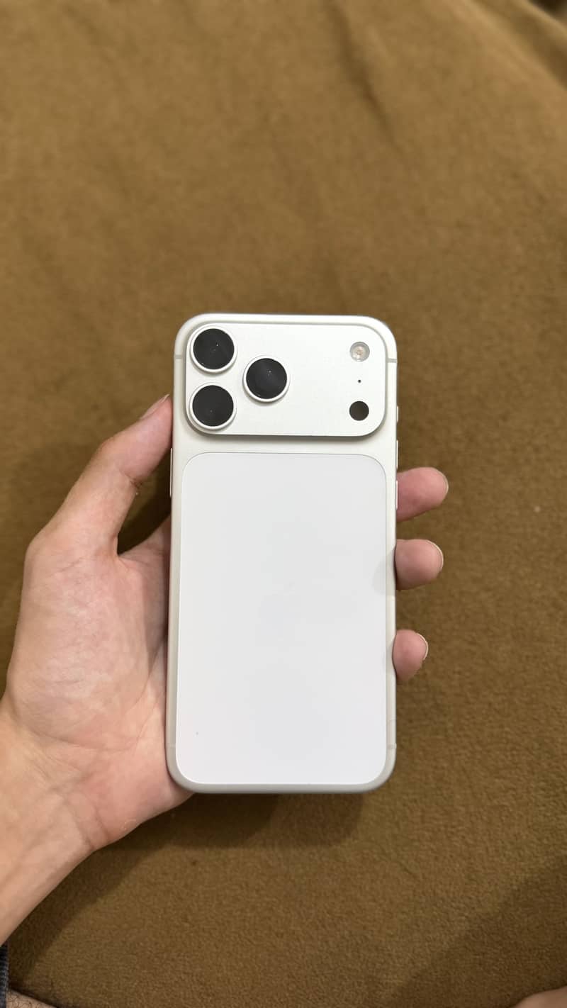 Apple iPhone 17 Pro Max 1