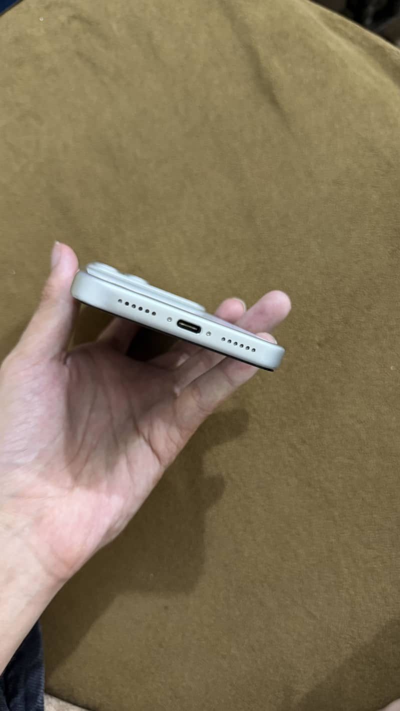 Apple iPhone 17 Pro Max 4