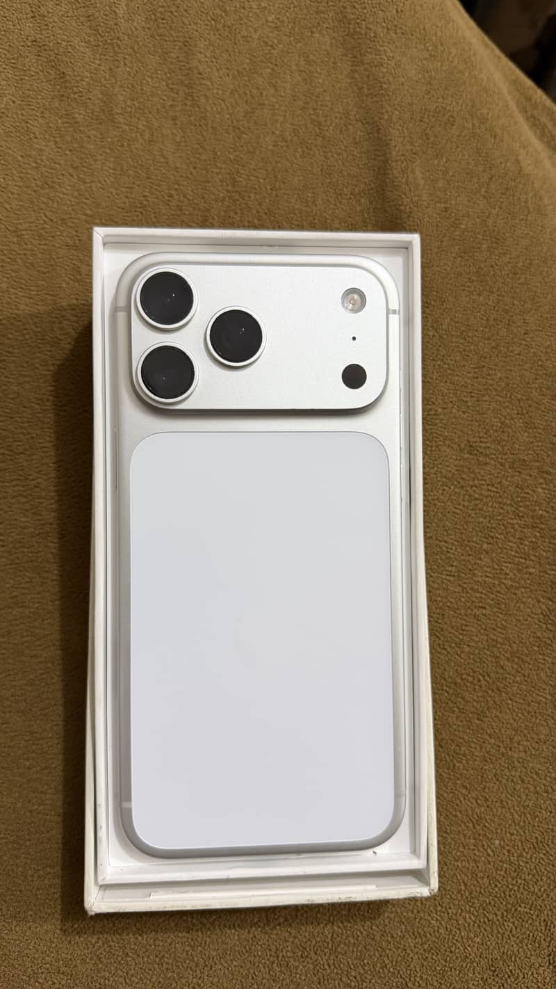 Apple iPhone 17 Pro Max 6