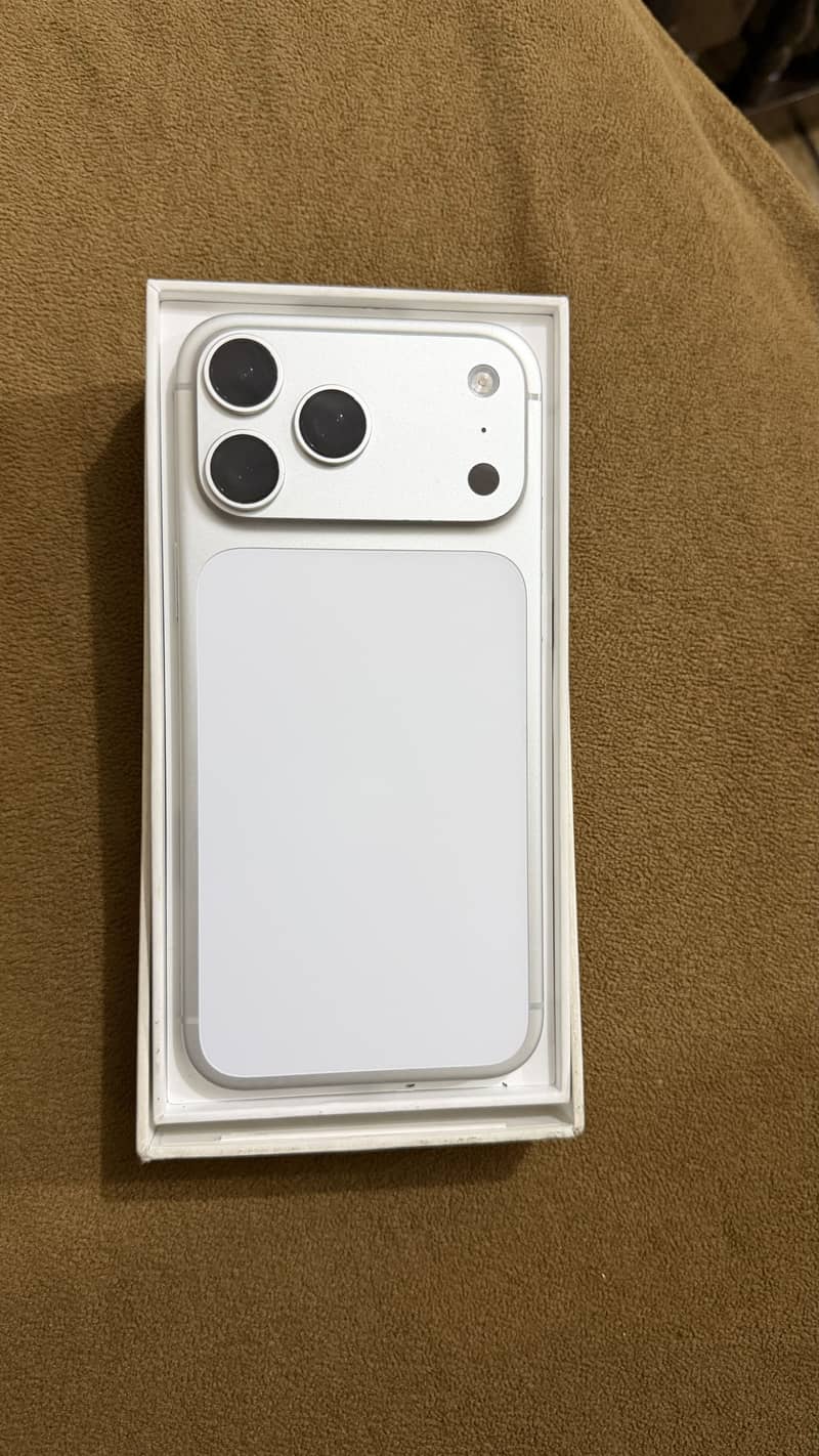 Apple iPhone 17 Pro Max 9