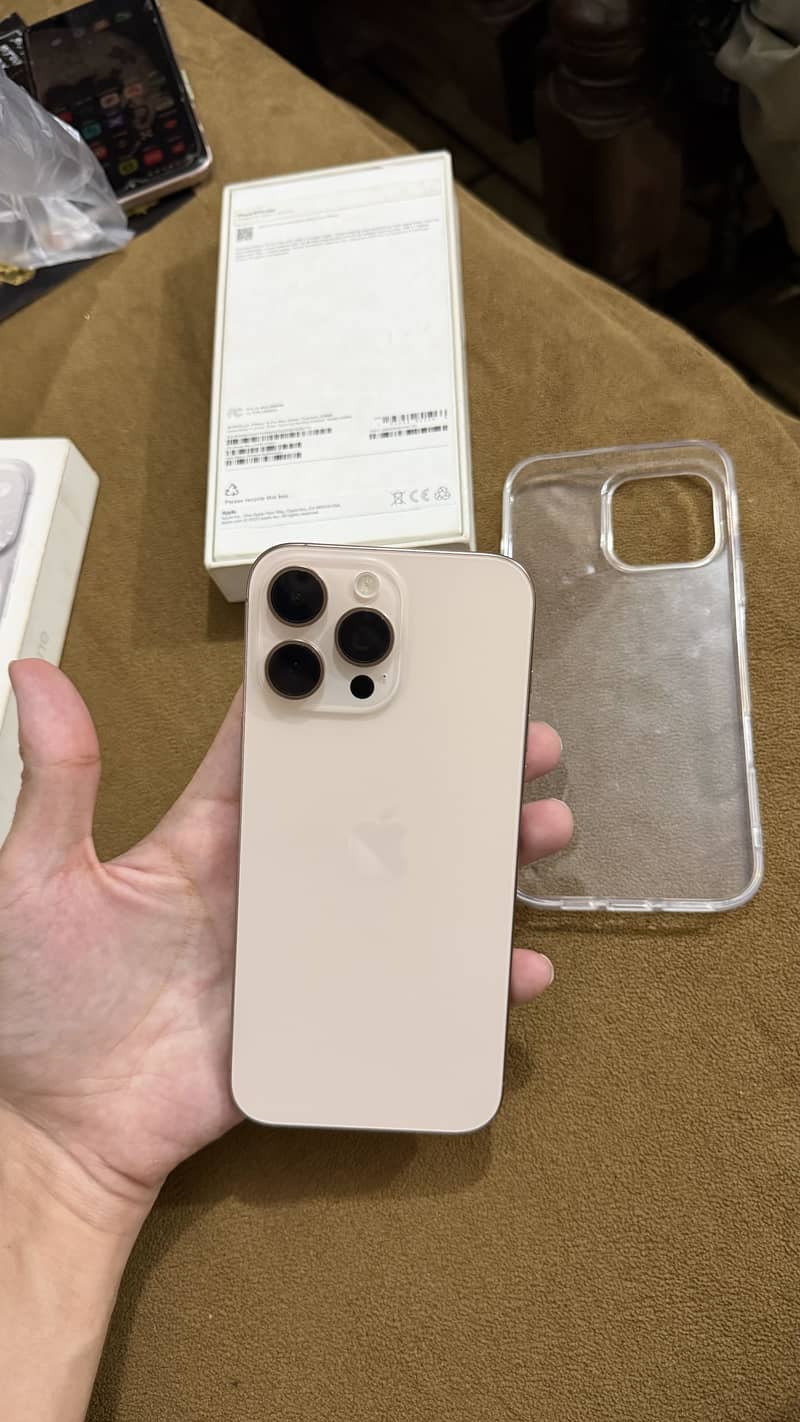 Apple iPhone 16 Pro 0