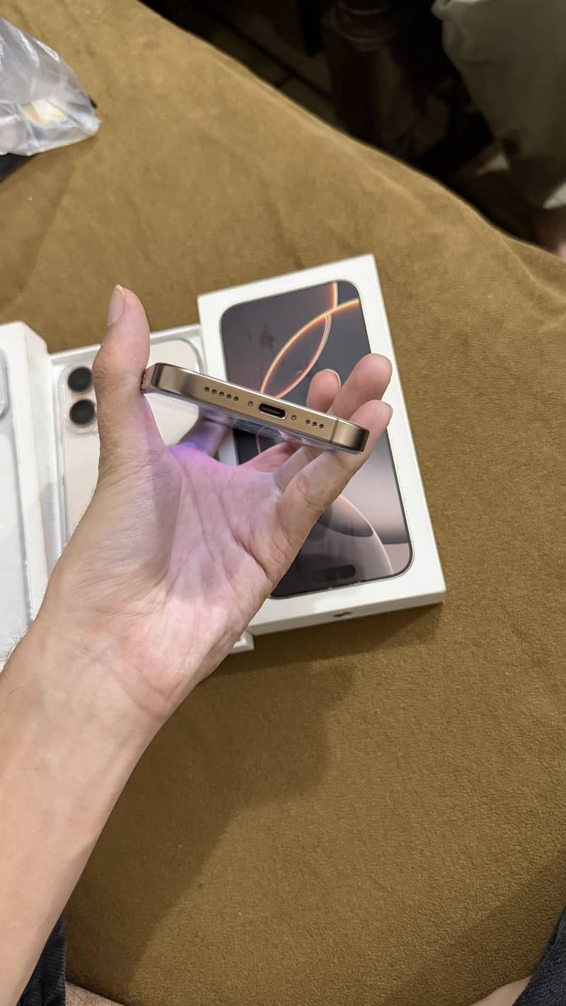 Apple iPhone 16 Pro 1