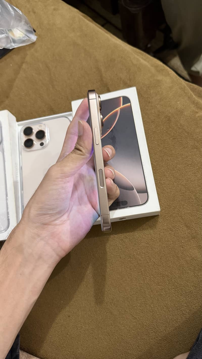 Apple iPhone 16 Pro 4