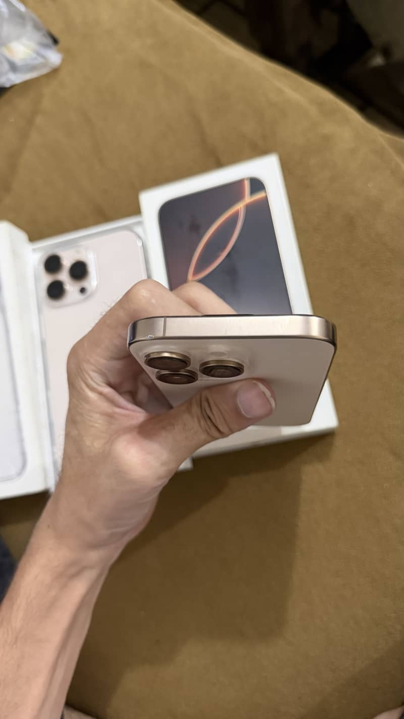 Apple iPhone 16 Pro 8