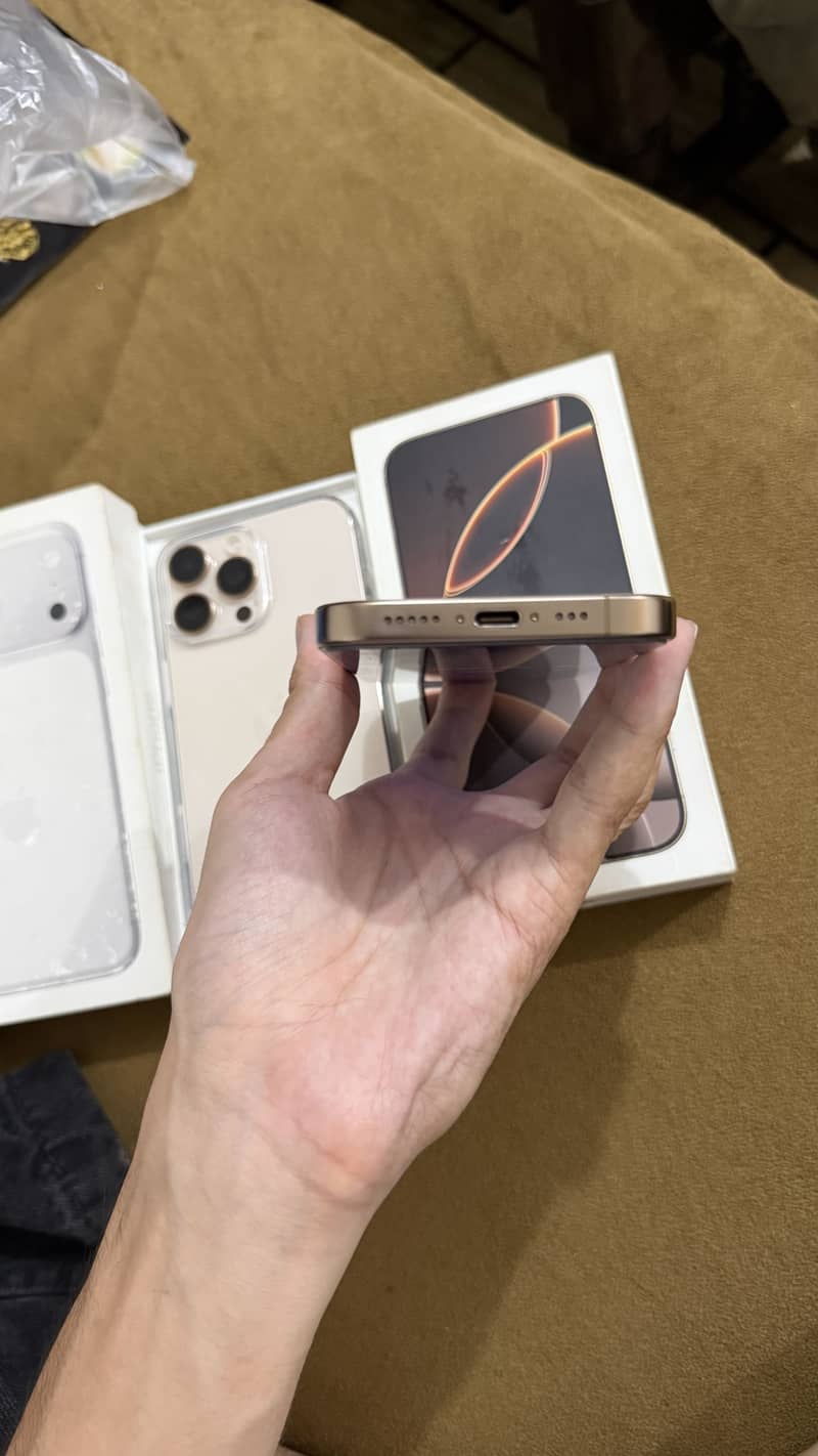 Apple iPhone 16 Pro 10