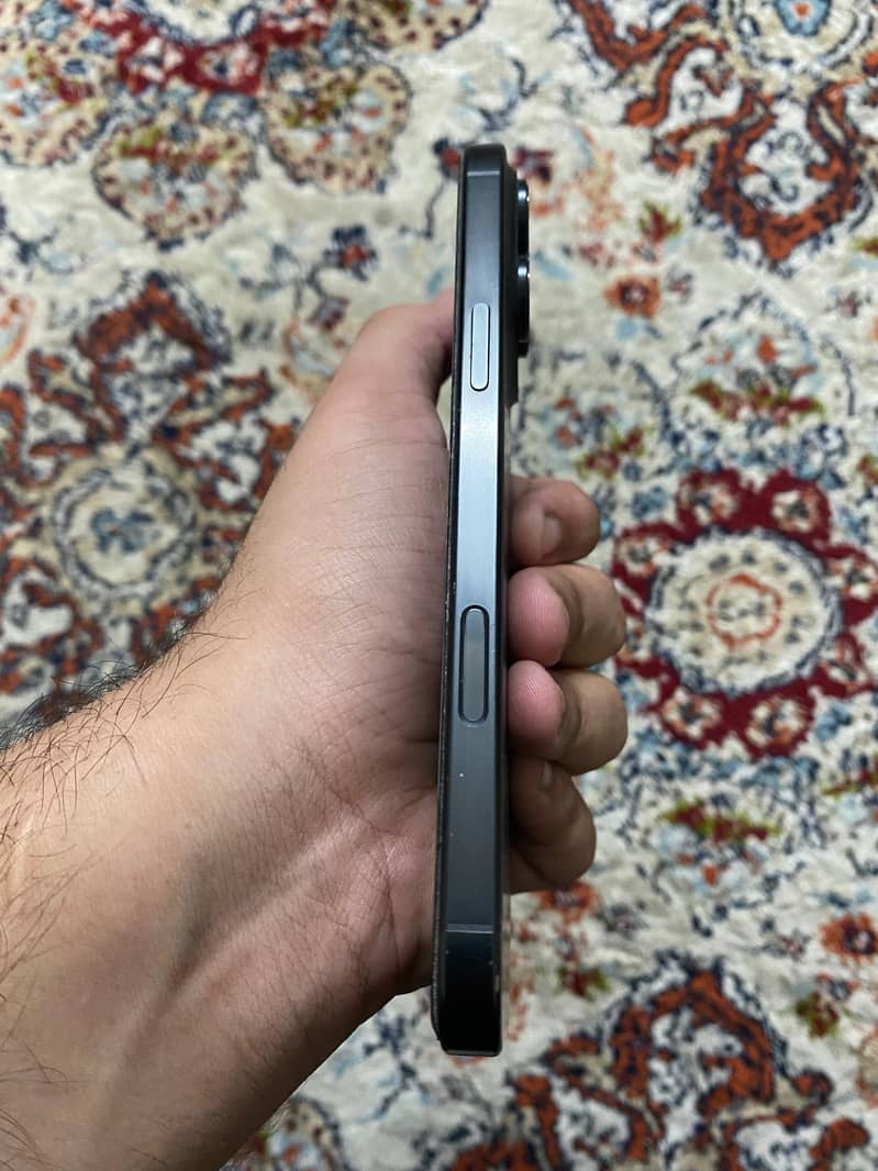 Apple iPhone 16 Pro Max 1
