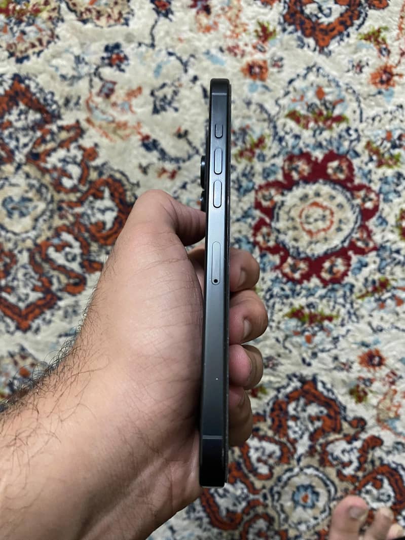 Apple iPhone 16 Pro Max 2