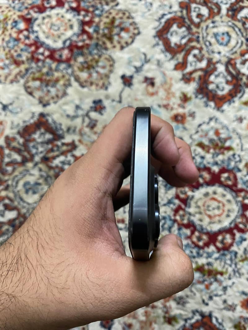 Apple iPhone 16 Pro Max 4