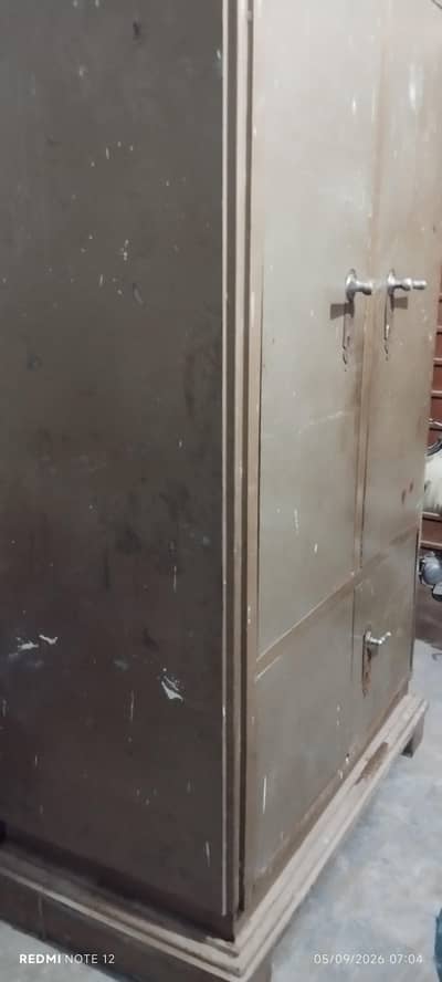 safe almari  urgent for sale