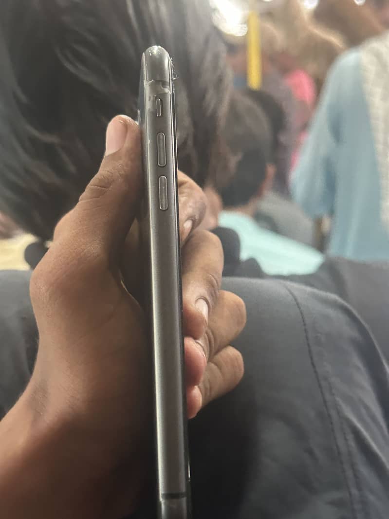 Apple iPhone 11 4