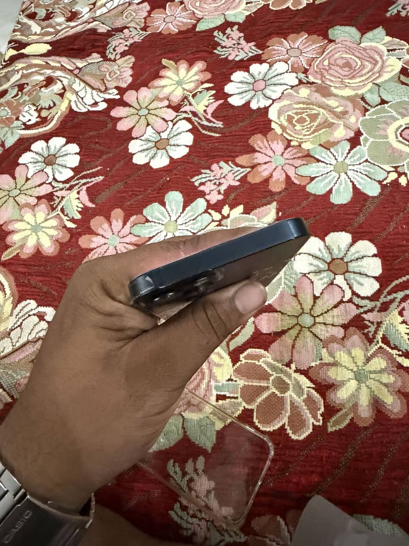 Apple iPhone 13 2