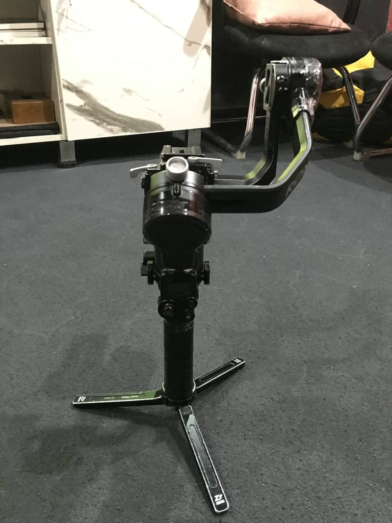Rs 2 crane 3