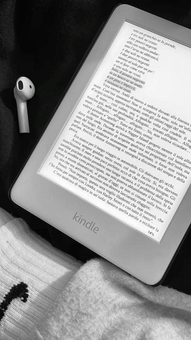 10gen 8gb basic Amazon kindle. 3