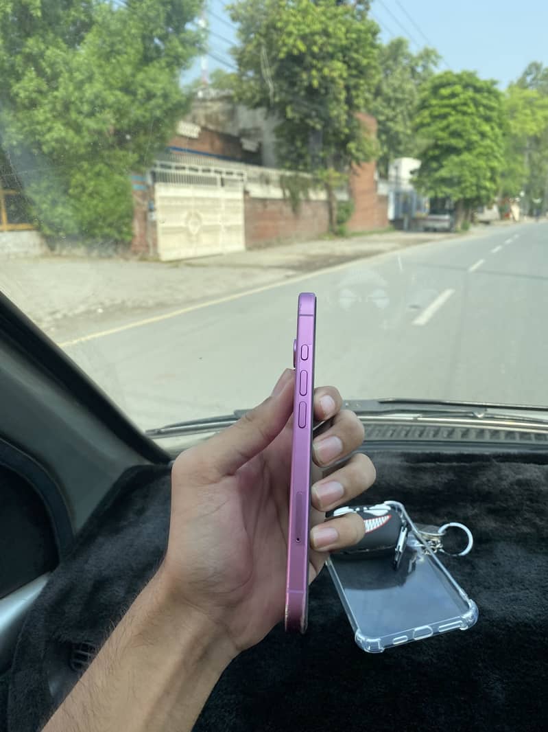 Apple iPhone 16 2