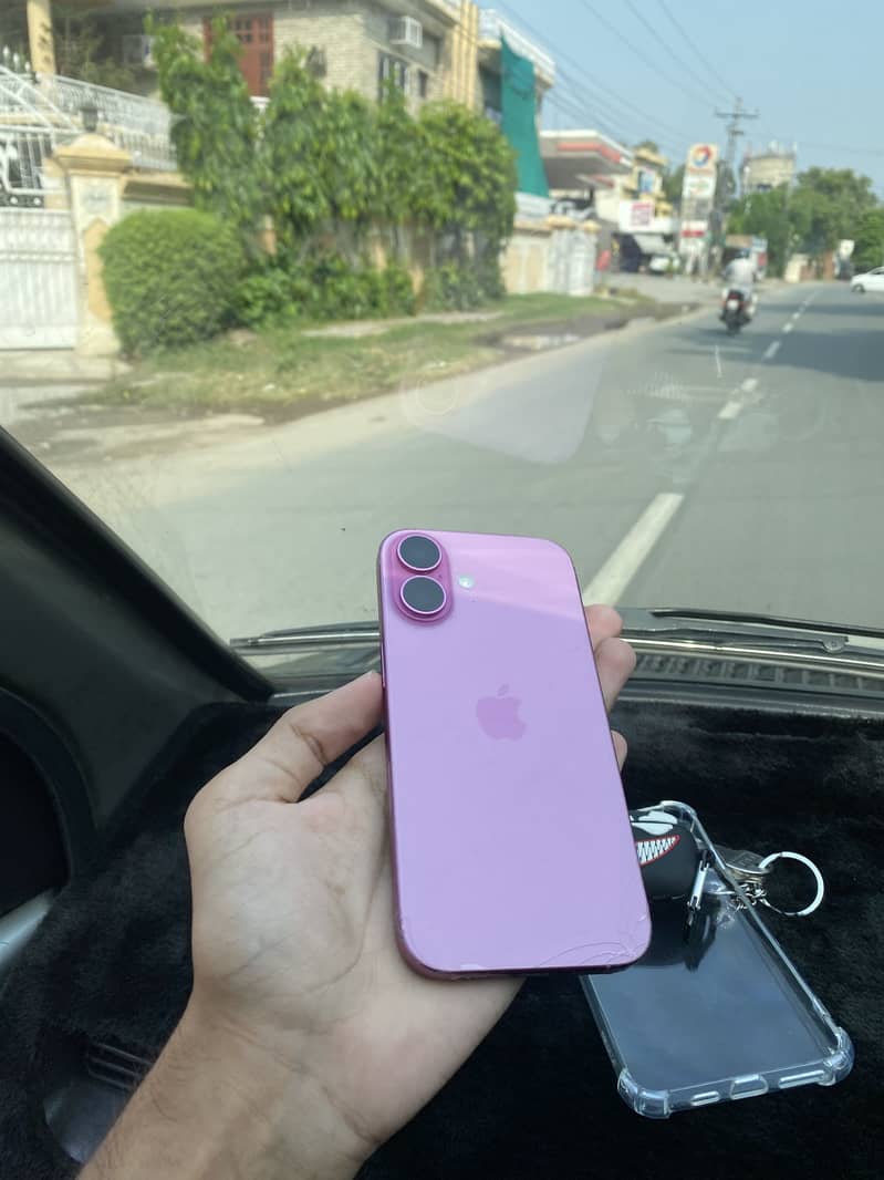 Apple iPhone 16 4