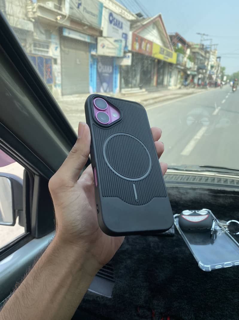 Apple iPhone 16 7