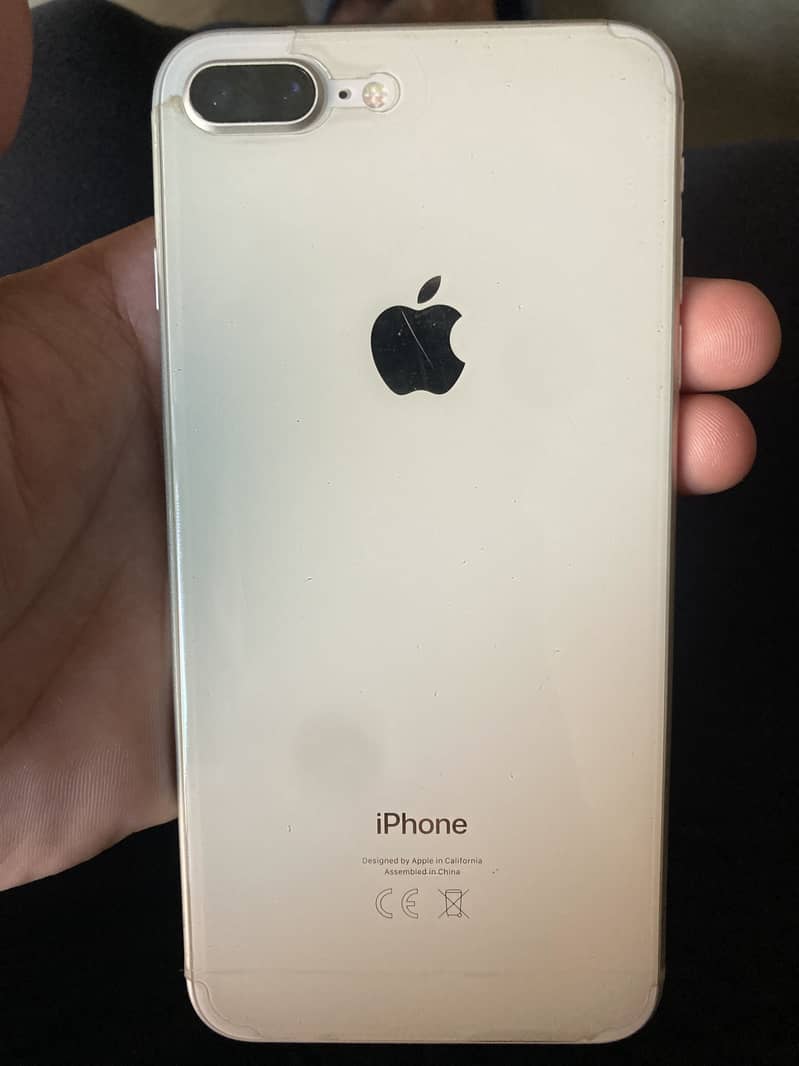 Apple iPhone 8 Plus 3