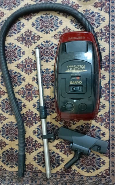 Sanyo 1700W High Power Vacuum Cleaner - Excellent Condition