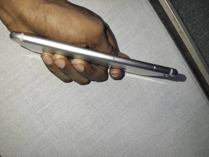 Apple iPhone 6 Plus 3