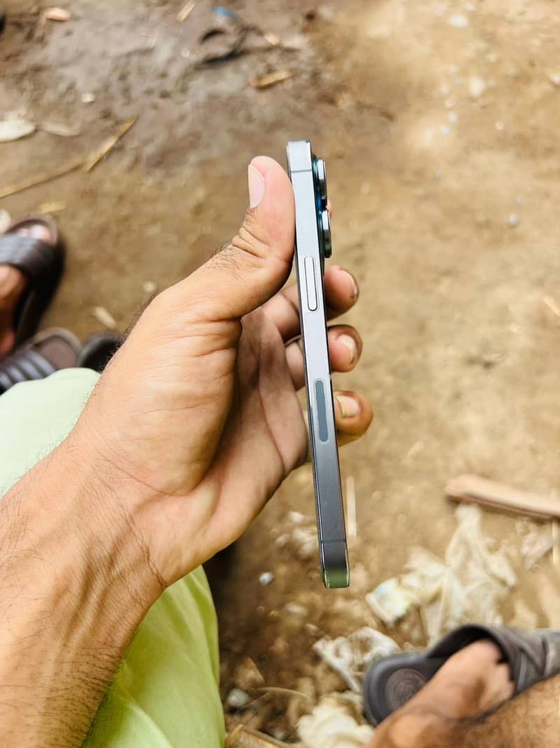 Apple iPhone 13 Pro 1