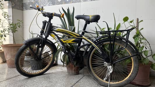 Yellow and black bicycle 10/10. Condition