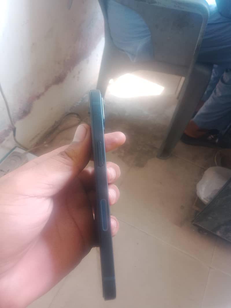 Apple iPhone 13 3