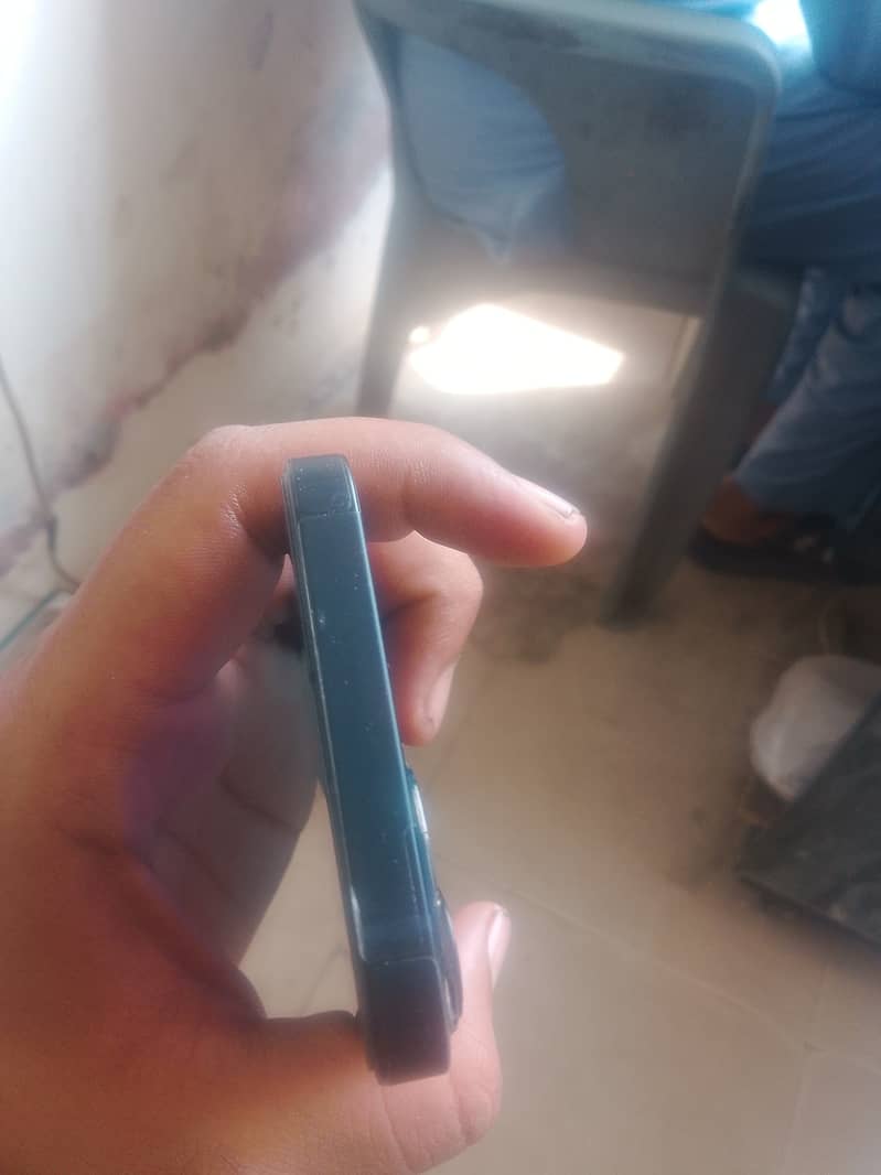 Apple iPhone 13 4