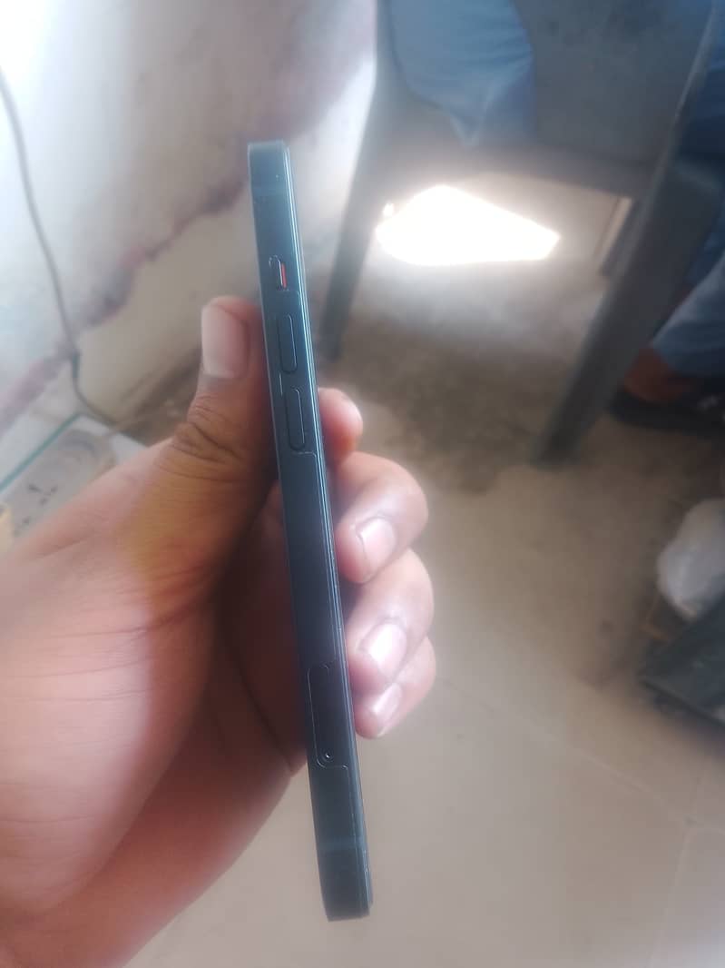 Apple iPhone 13 5