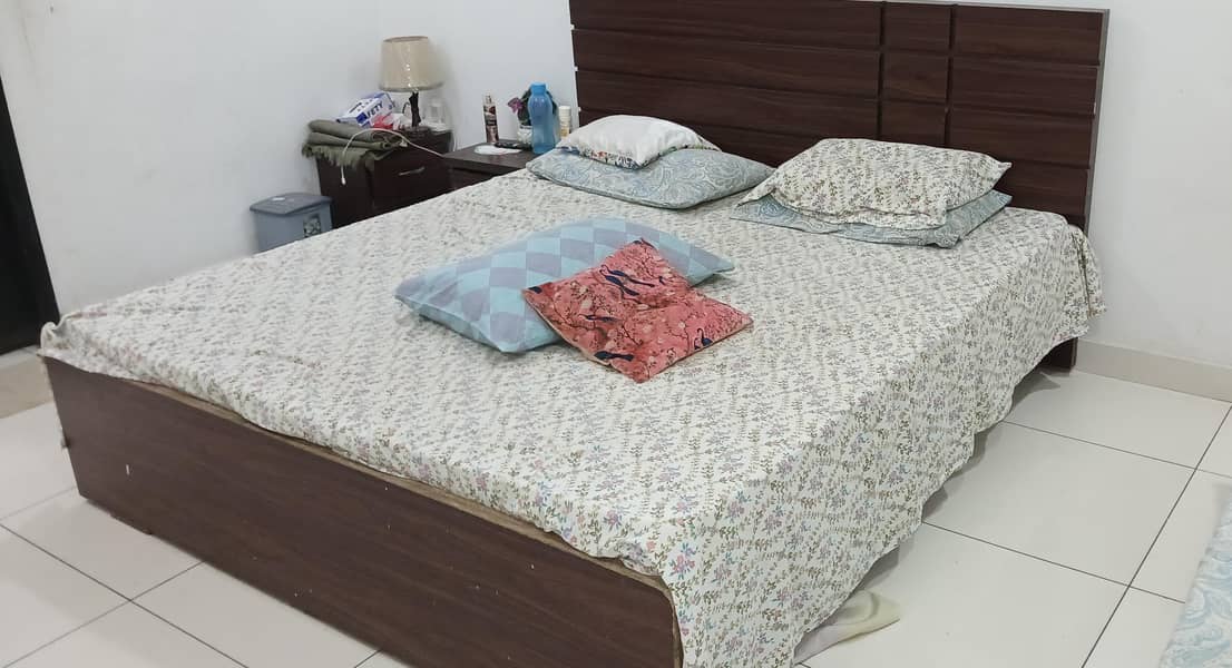 king size bed 2 side tables 1