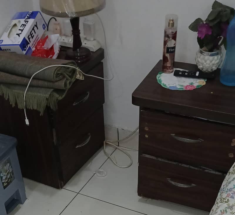 king size bed 2 side tables 2