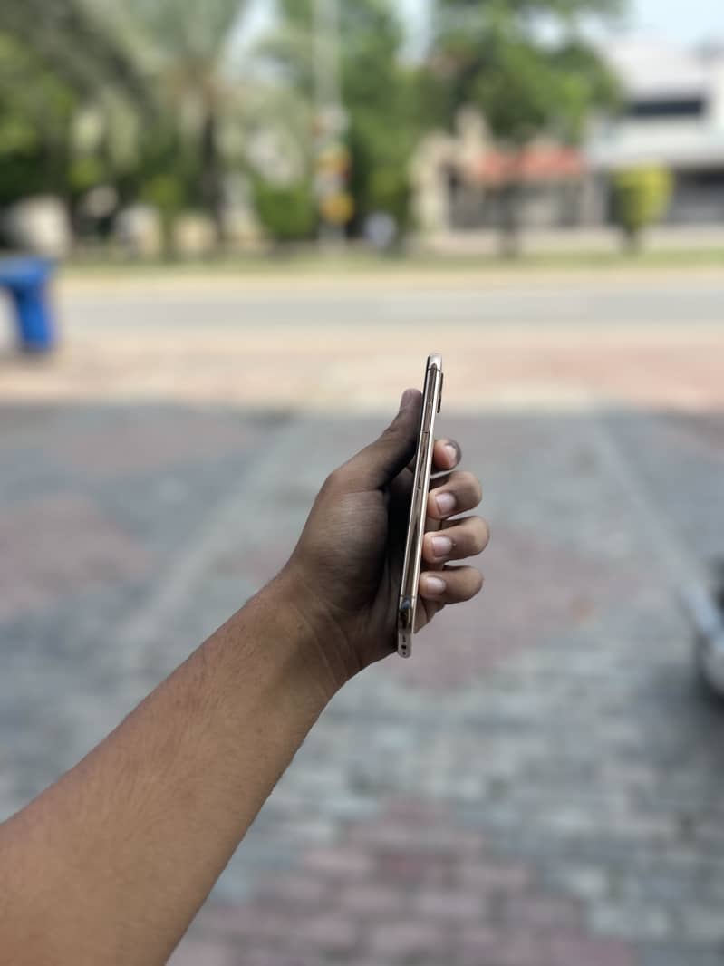 Apple iPhone XS 0