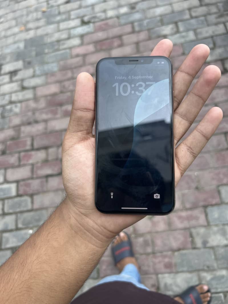 Apple iPhone XS 5