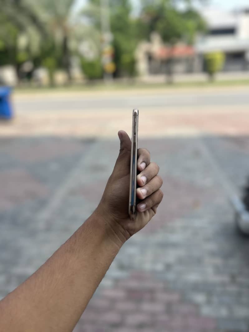 Apple iPhone XS 7