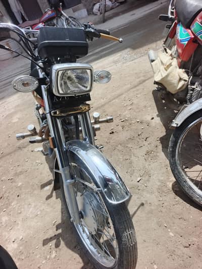 Honda 125 special edition red gold