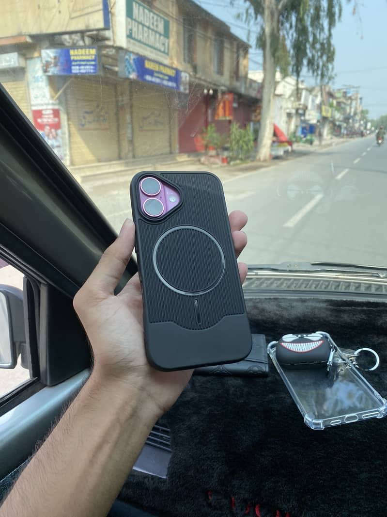 Apple iPhone 16 3
