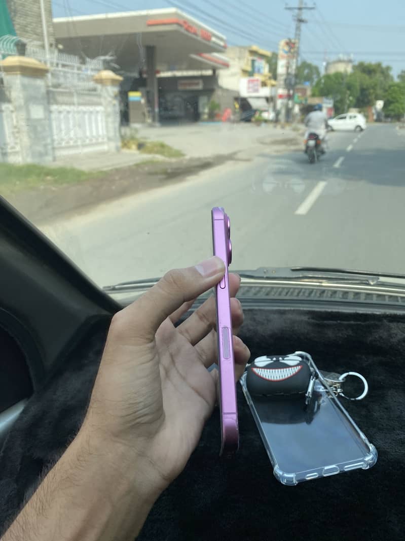 Apple iPhone 16 9